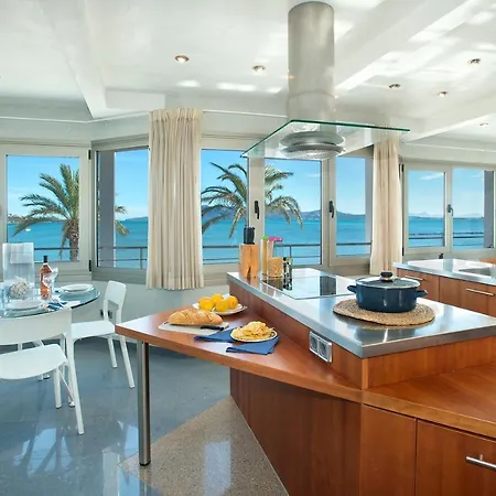 아파트 Magnifics With Sea View By Js