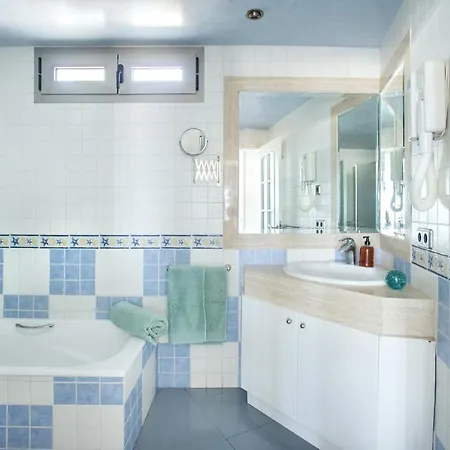 Апартаменти Magnifics With Sea View By Js *