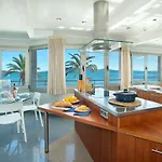Apartment Magnifics With Sea View By Js